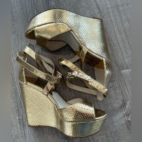 Michael Kors gold wedge heels size 8 - Picture 2 of 6